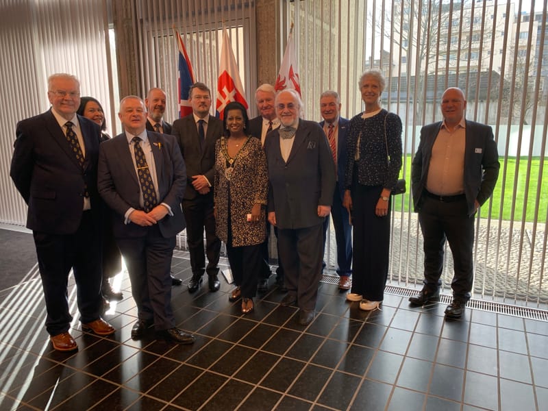 Dakujem Velmi Pekne, Slovensko