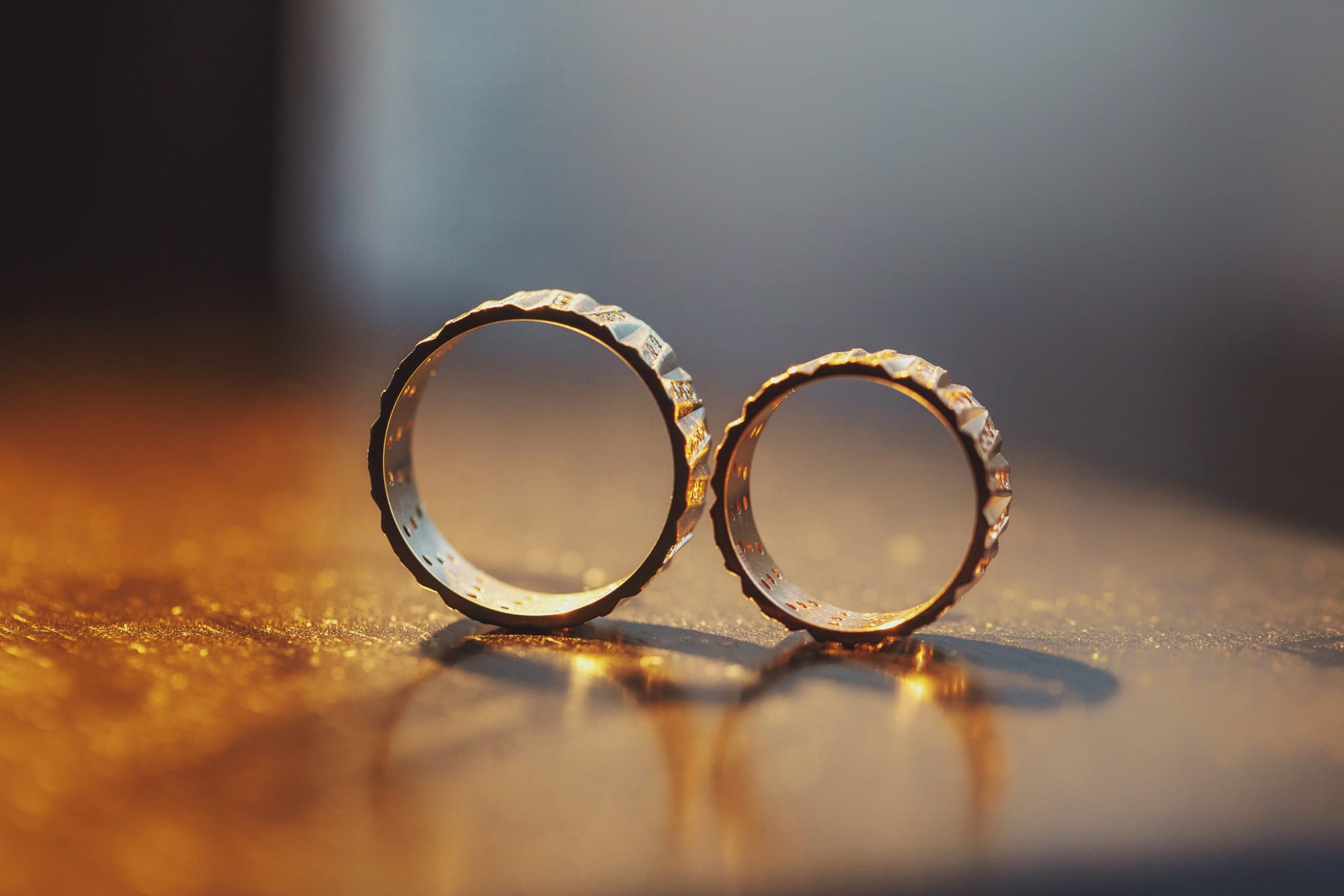 Comparing Traditional vs. Online Shopping for Proposal Jewelry