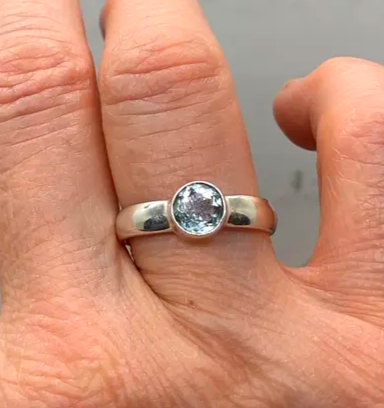 Aquamarine Round Faceted ring