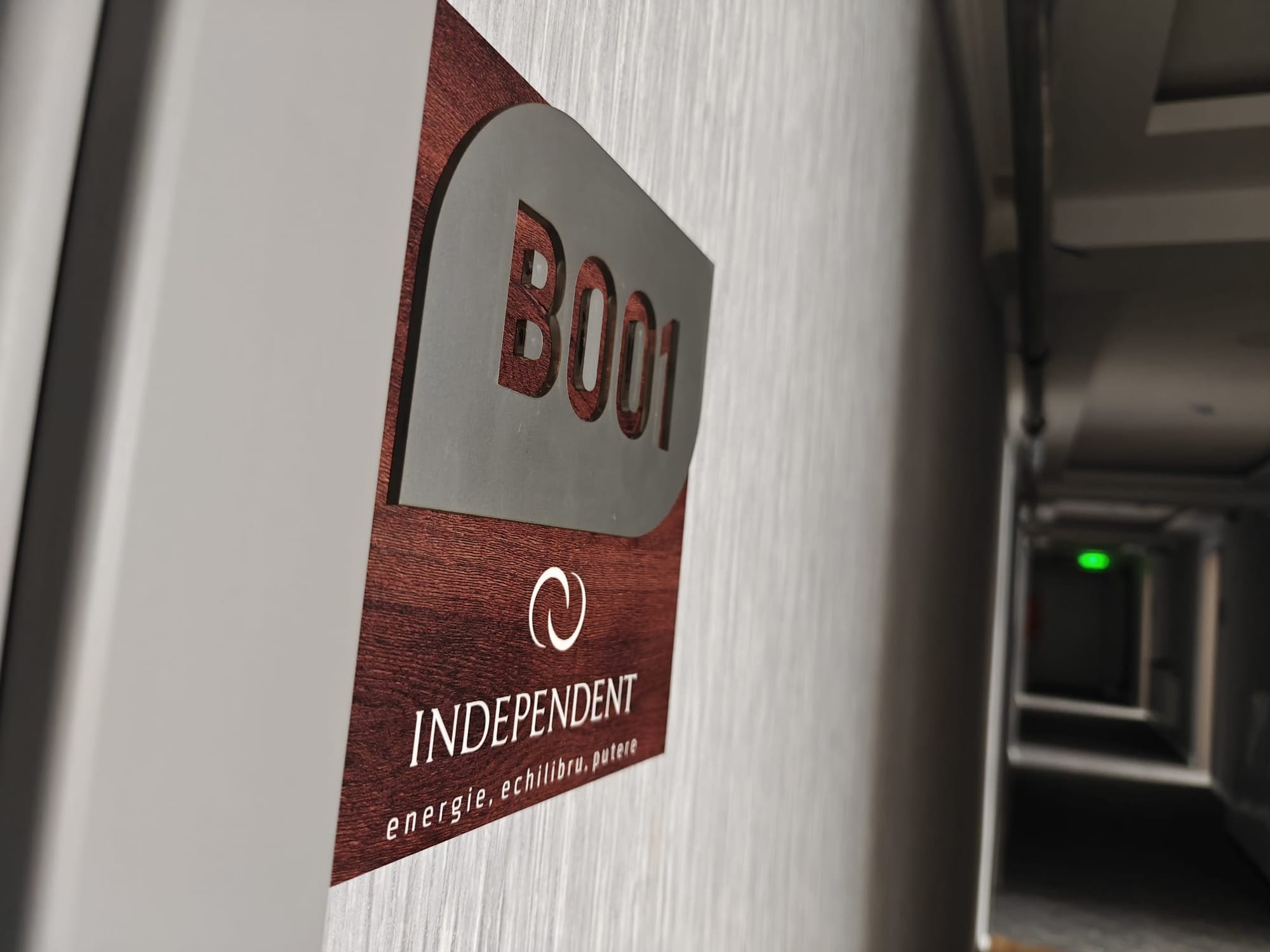 Interior Hol Corp B