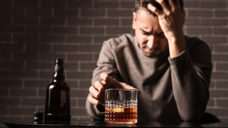 Dependența de alcool – semne, efecte și metode eficiente de tratament