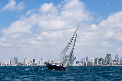 הגנה על העיניים בשייט: החשיבות של משקפי שמש מקוטבים image