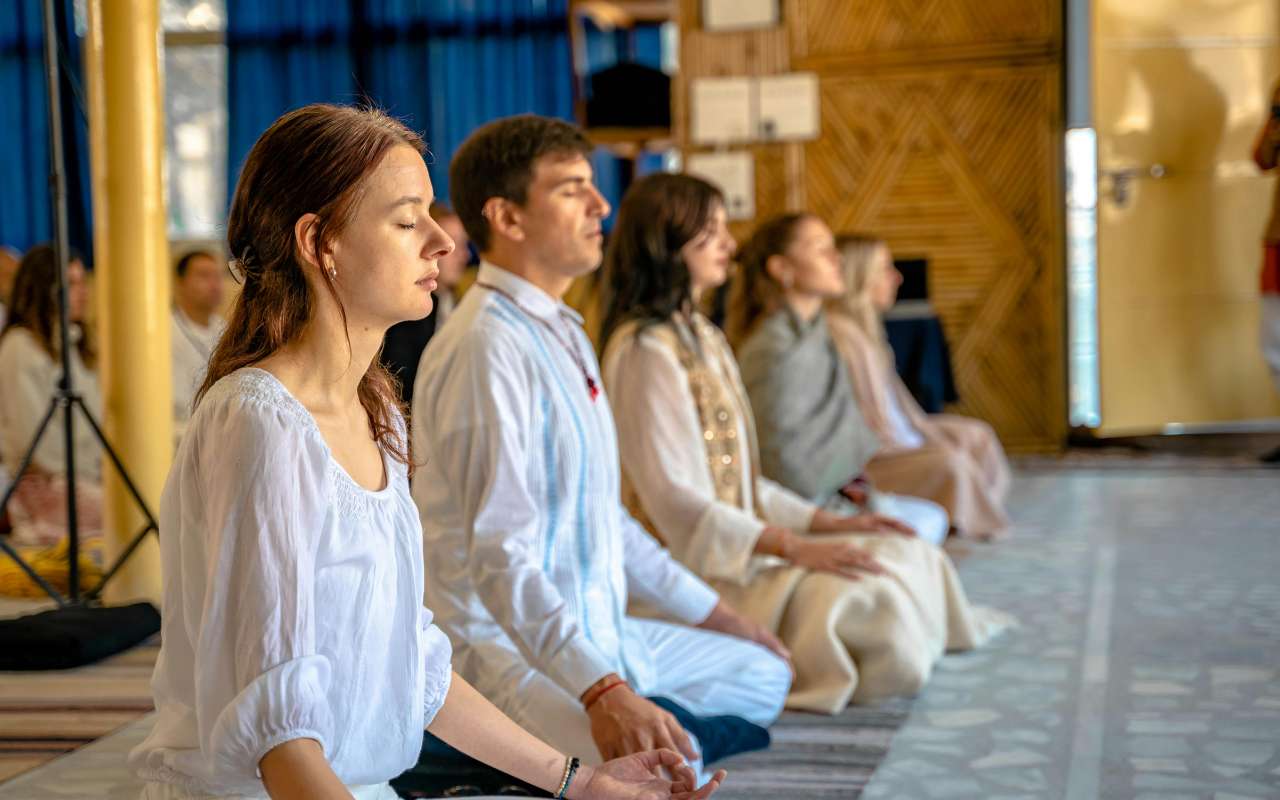 Khóa Học Thiền Vipassana: Hành Trình Tĩnh Lặng và Tự Nhận Thức