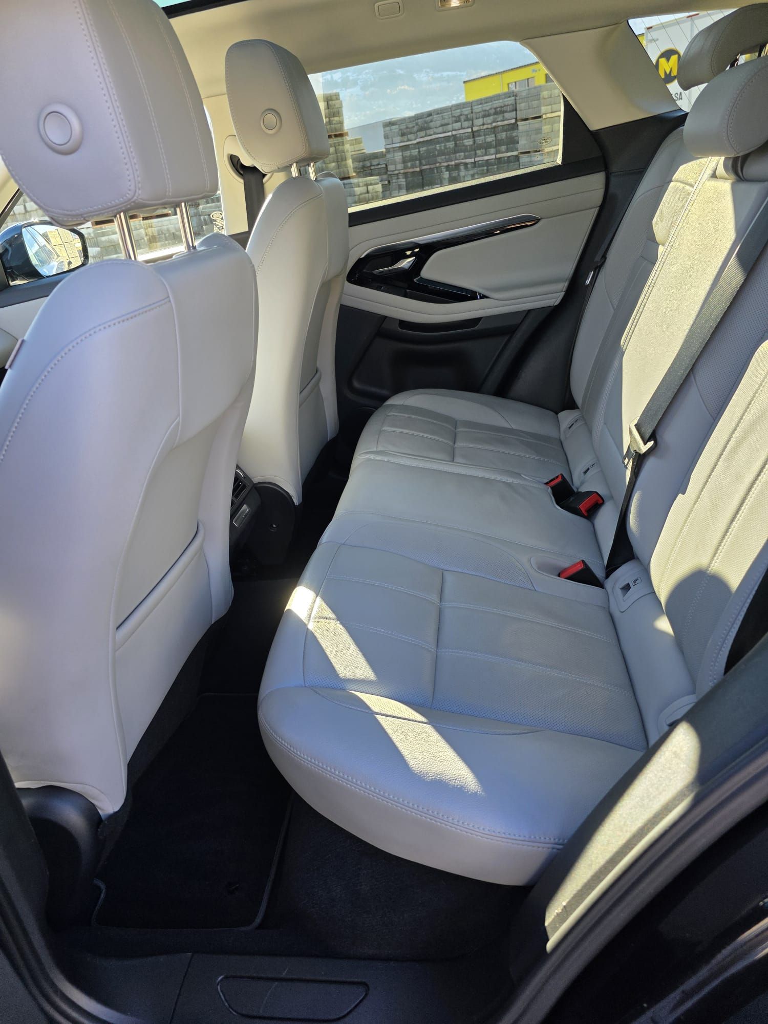 Range Rover Evoque P300