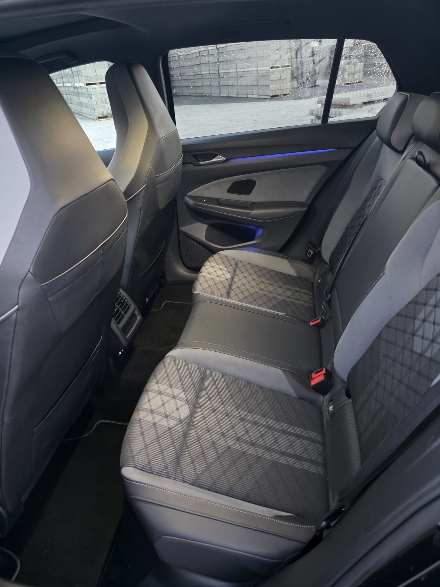 VW Golf 8 1.5 TSI R-Line