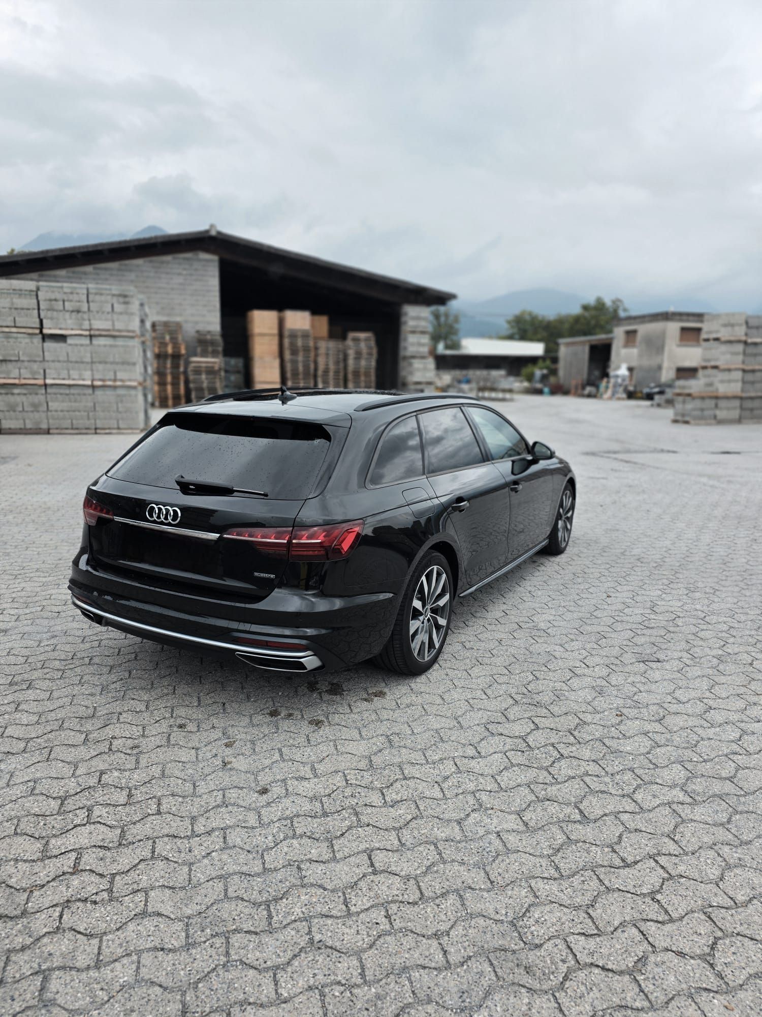 Audi A4 Avant Quattro 40 TDI 204ch Híbrido Suave