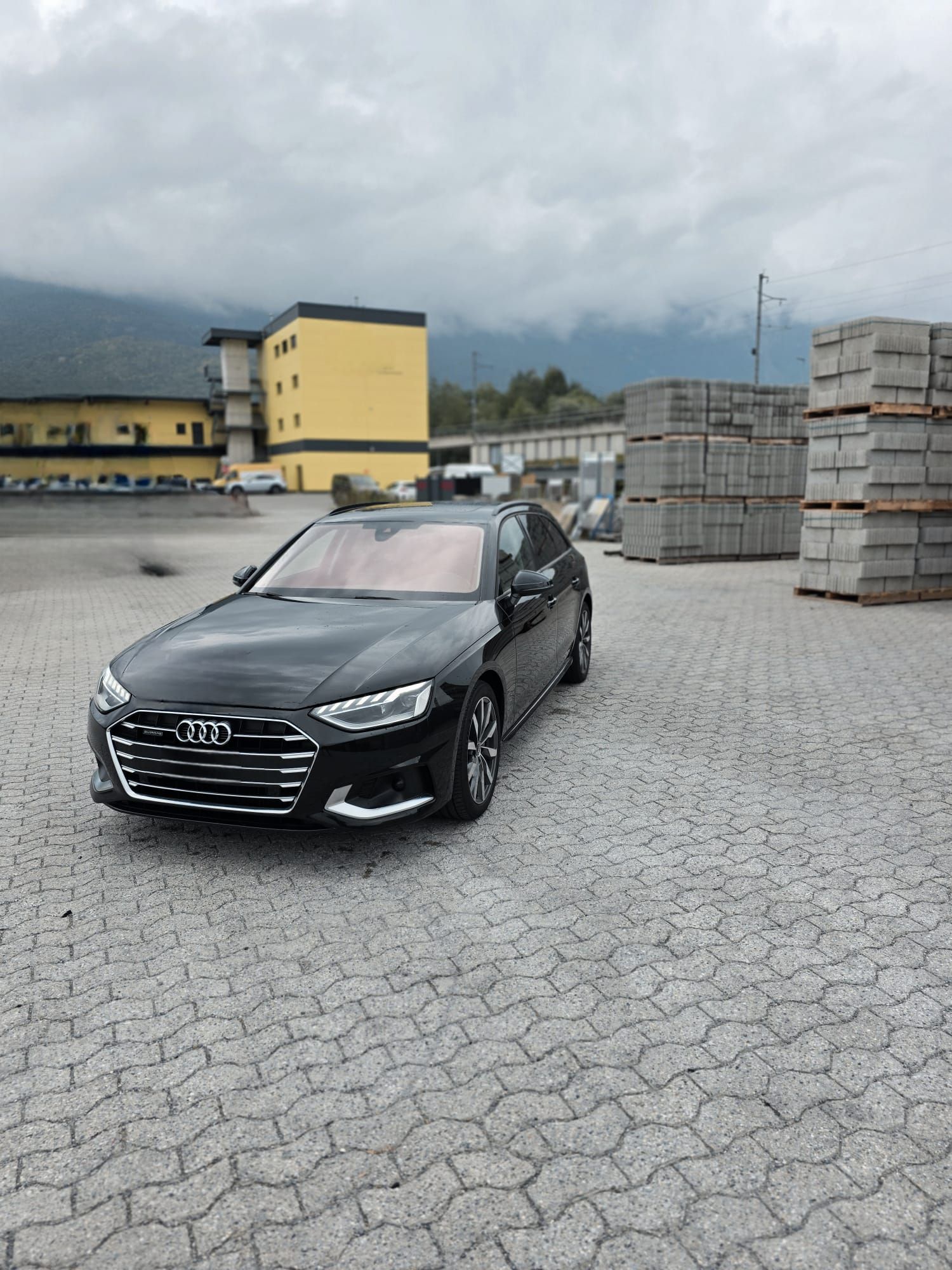 Audi A4 Avant Quattro 40 TDI 204ch Híbrido Suave