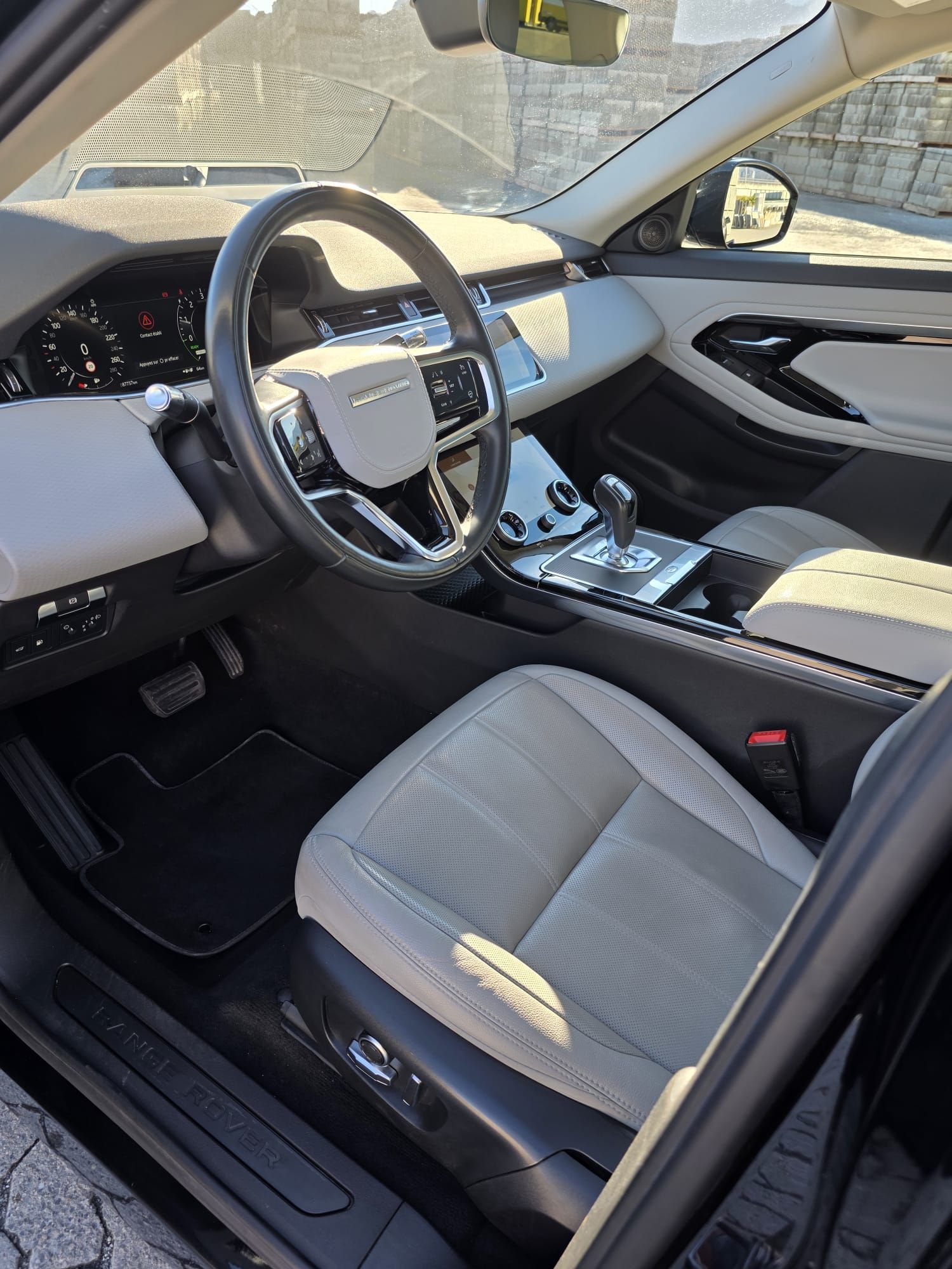 Range Rover Evoque P300