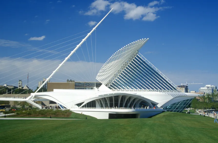 A Masterpiece in Milwaukee: The Milwaukee Art Museum's Architectural Wonder