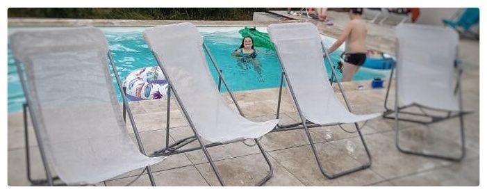 Chaises de bord de piscine