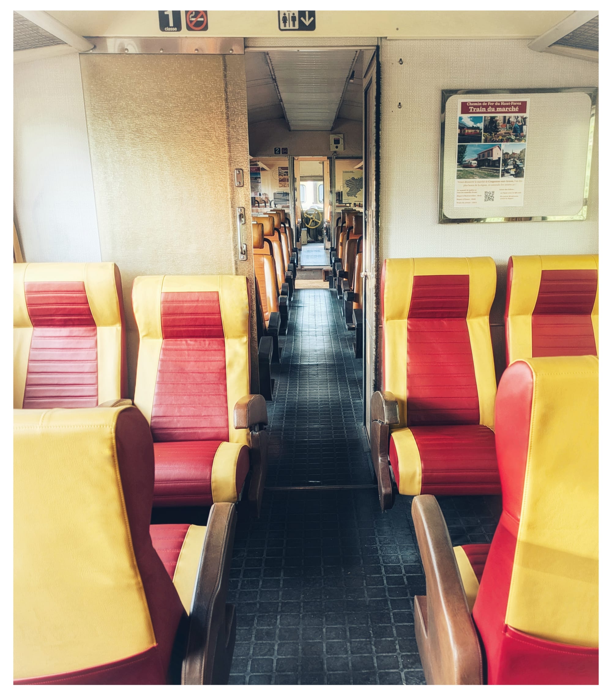 Sièges première d'un autorail des années 60