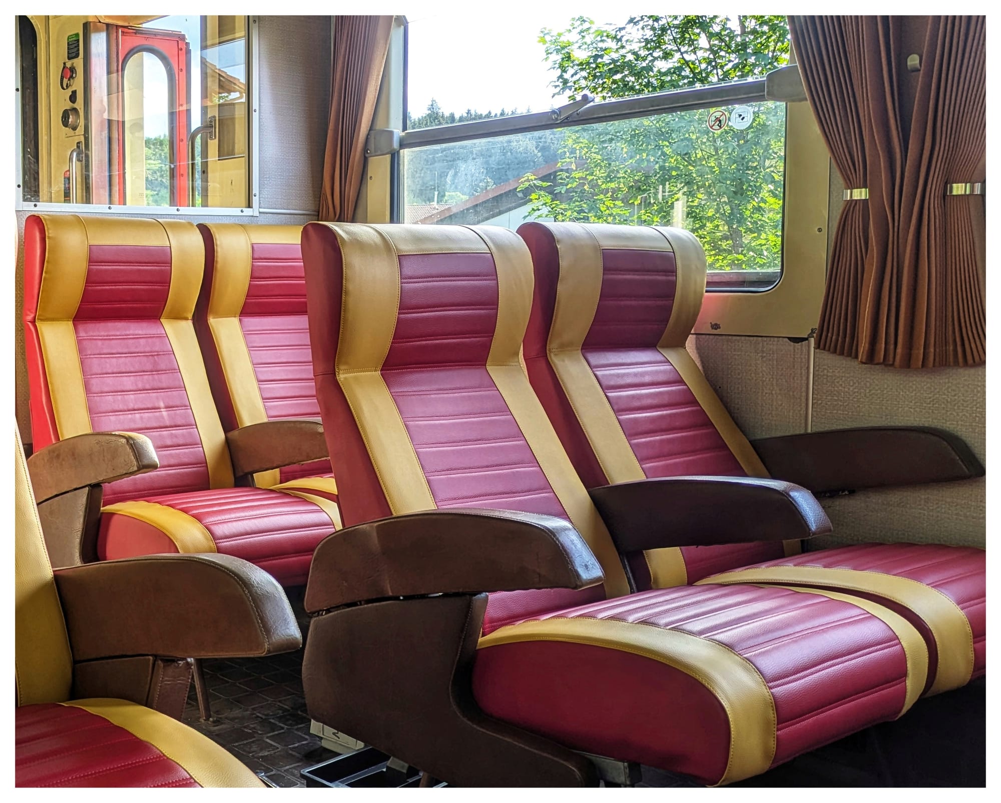 Sièges première d'un autorail des années 60