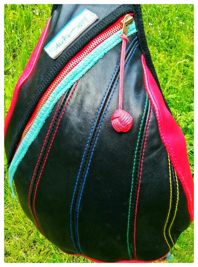 A porter près du corps...