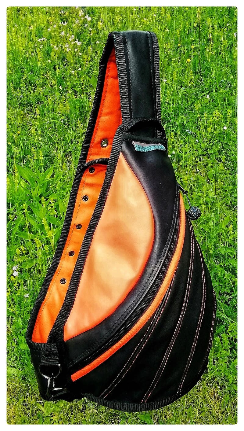 A porter près du corps...