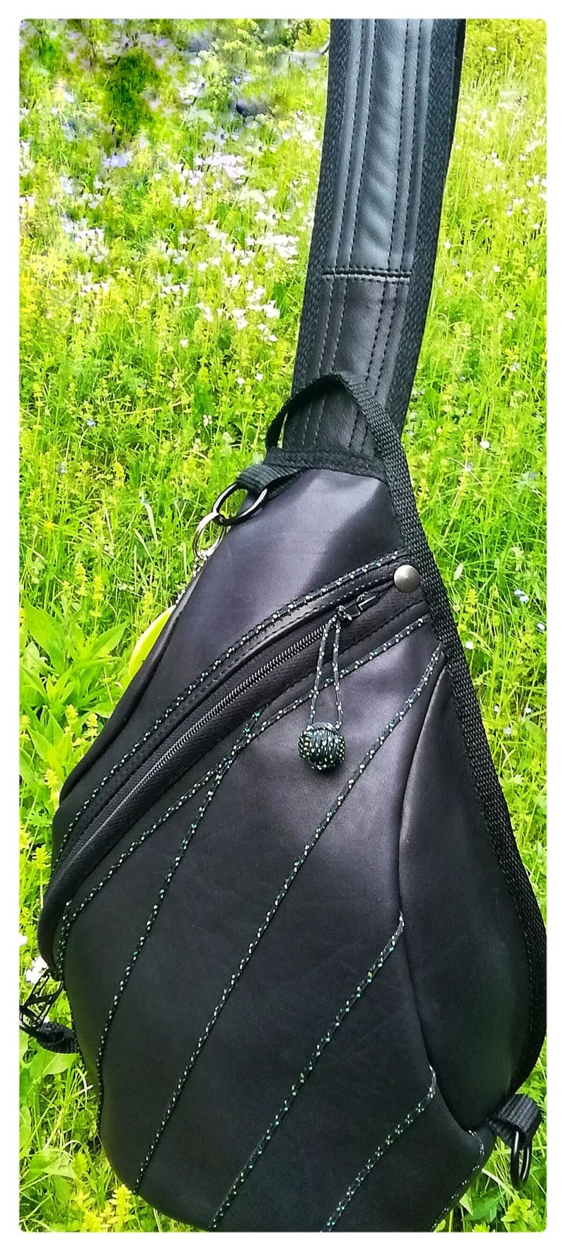 A porter près du corps...