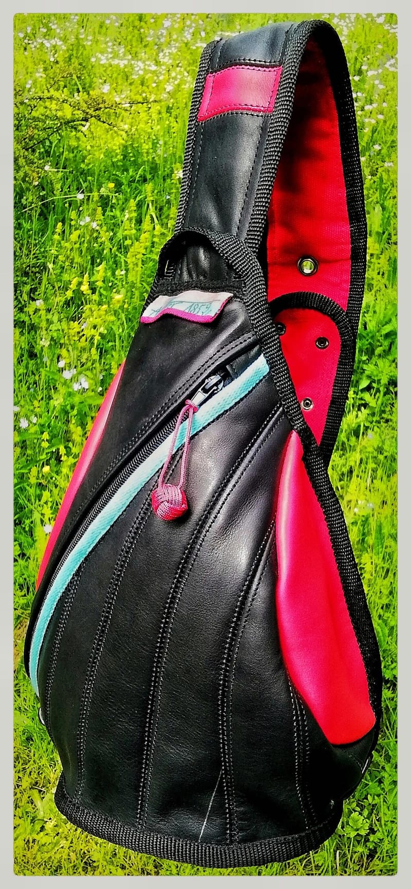 A porter près du corps...