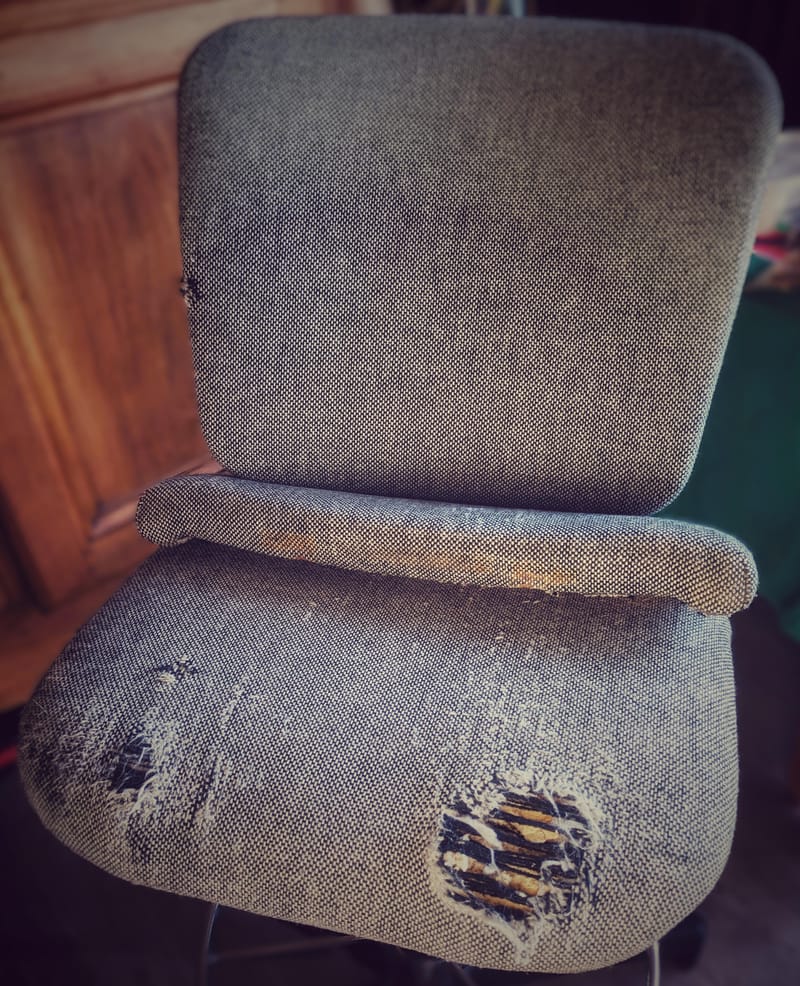 Restauration d'un fauteuil de chef d'orchestre. 