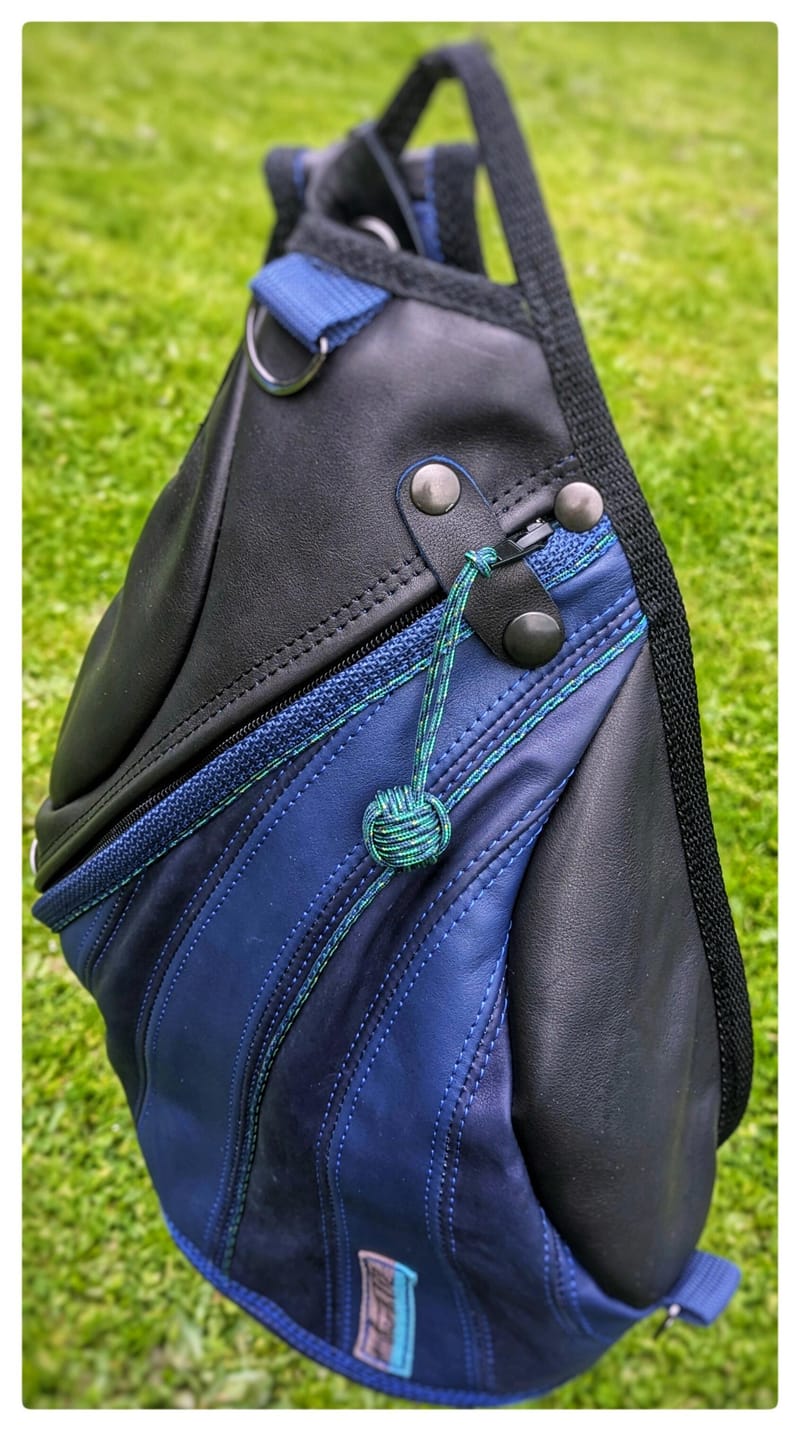 A porter près du corps...