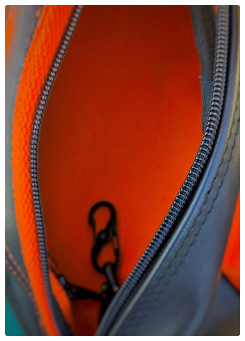 À l'intérieur, doublure surprise !