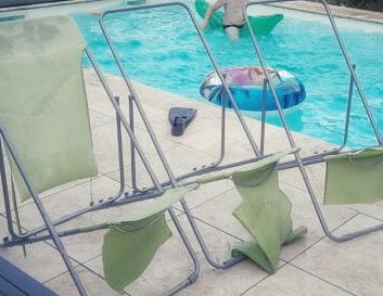 Chaises de bord de piscine