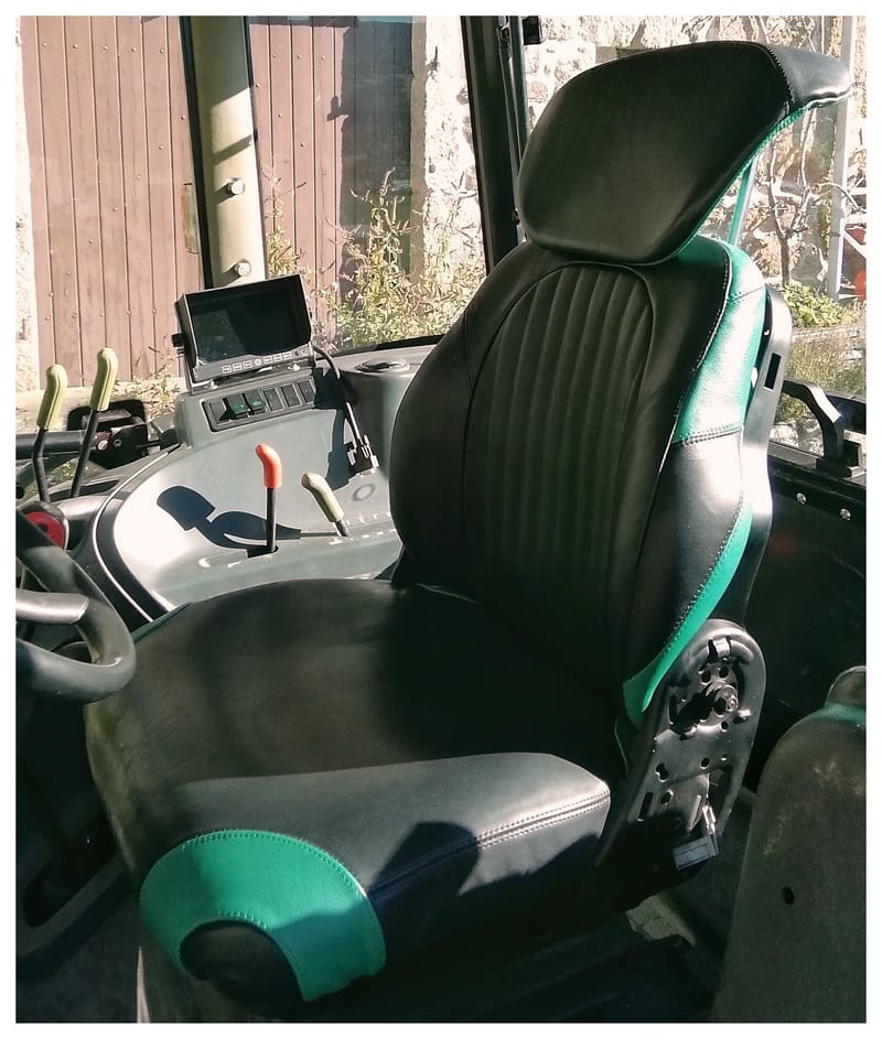 Sièges auto et engins agricoles en cuir personnalisés