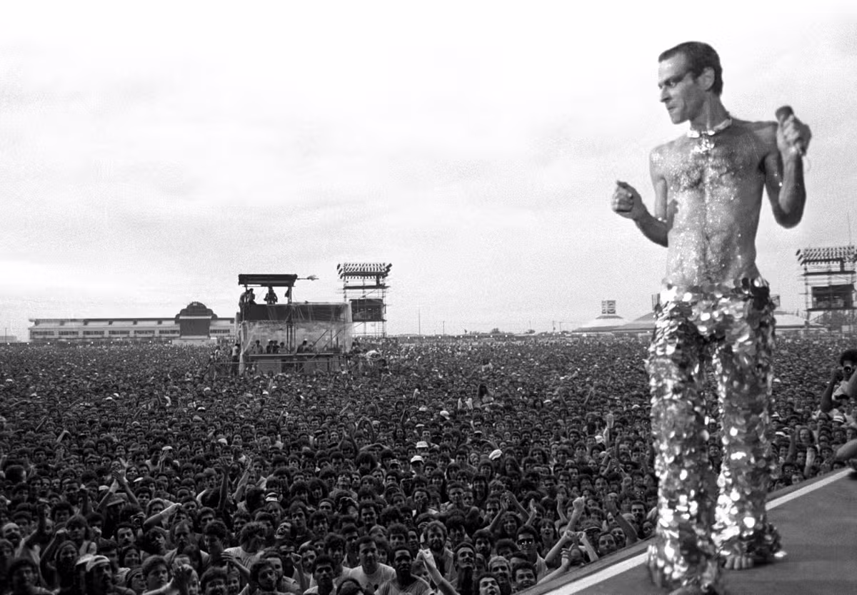 O VERÃO DE 1985 E O PALCO DA CONTRADIÇÃO: ROCK IN RIO, REBELDIAJUVENIL E A REDEMOCRATIZAÇÃO BRASILEIRA