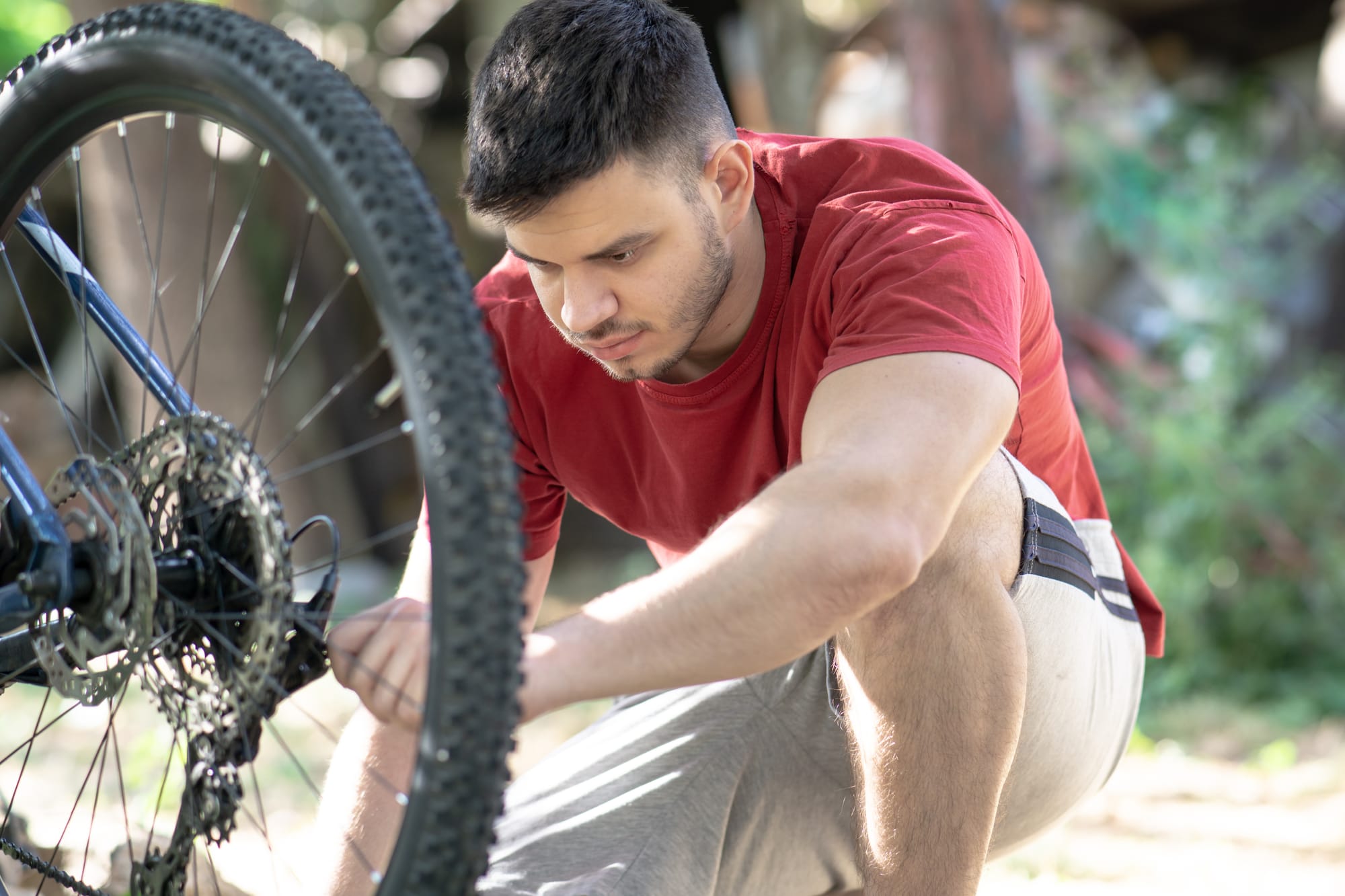 Service/ atelier mobil, reparatii/ revizii de biciclete la domiciliul clientului in Timisoara, vulcanizare mobila, mecanic pentru reparatii biciclete in Timisoara, revizii/ mantenanta, reglaje frane/ schimbatoare, reparatii pana/ inlocuire camera sparta.