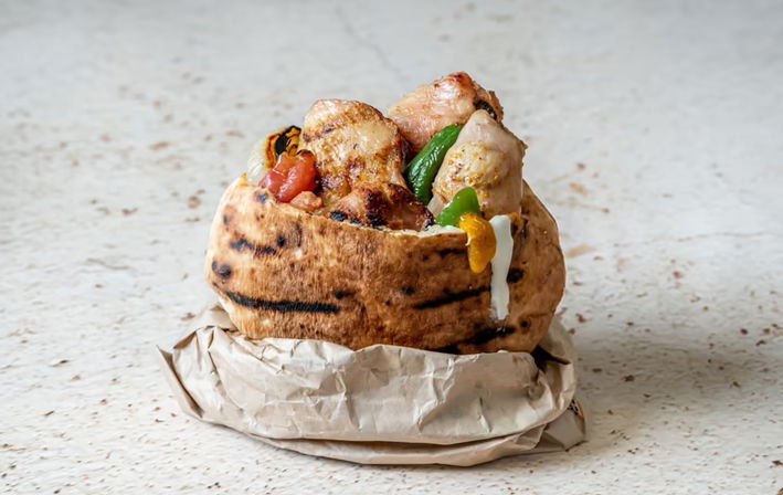 שיפודי פרגית בפיתה