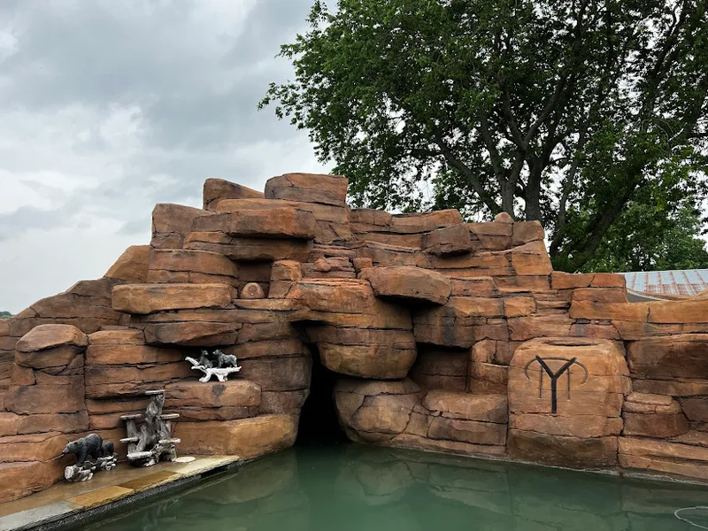 ROCK SWIMMING POOLS &amp; WATER FEATURES