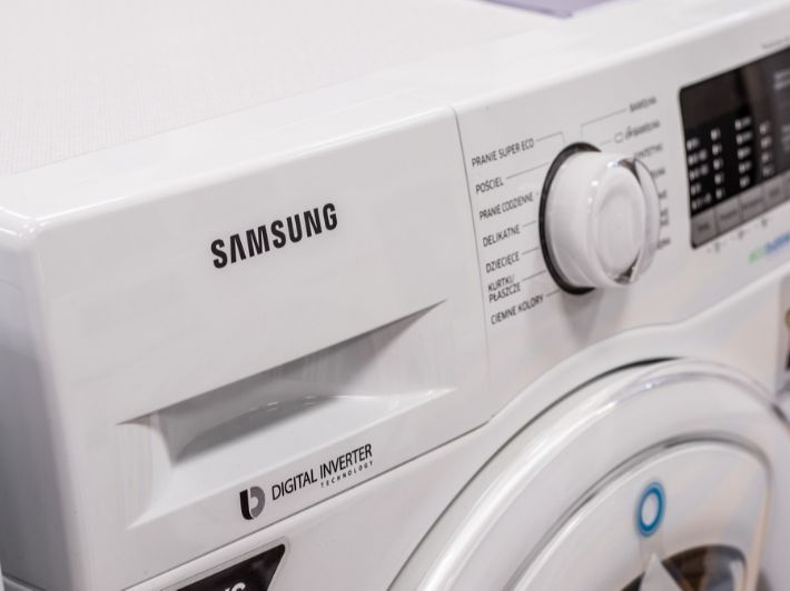 ALT: صيانة غسالات سامسونج الأوتوماتيك في عمّان بواسطة مركز النجم المضيء