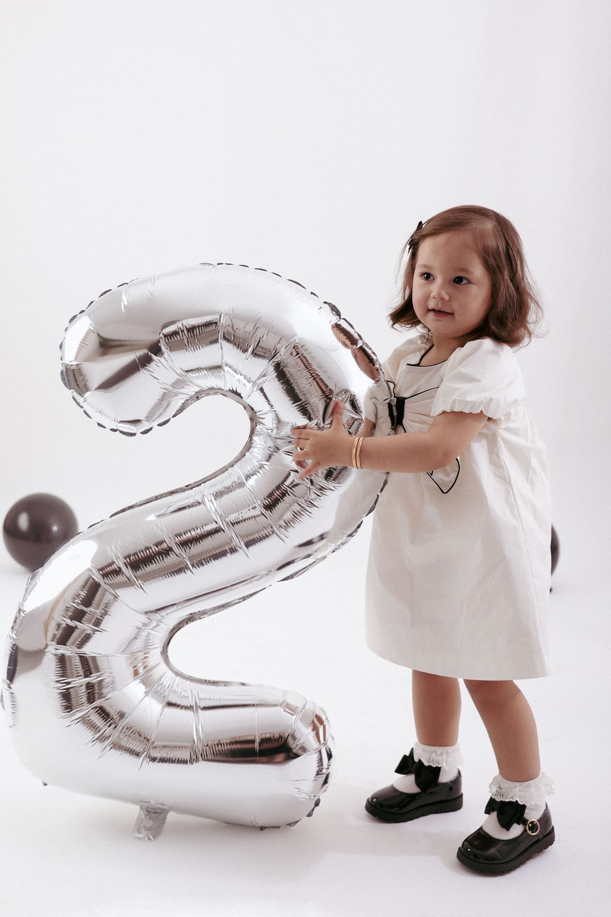 كلاسيك ابيض واسود 