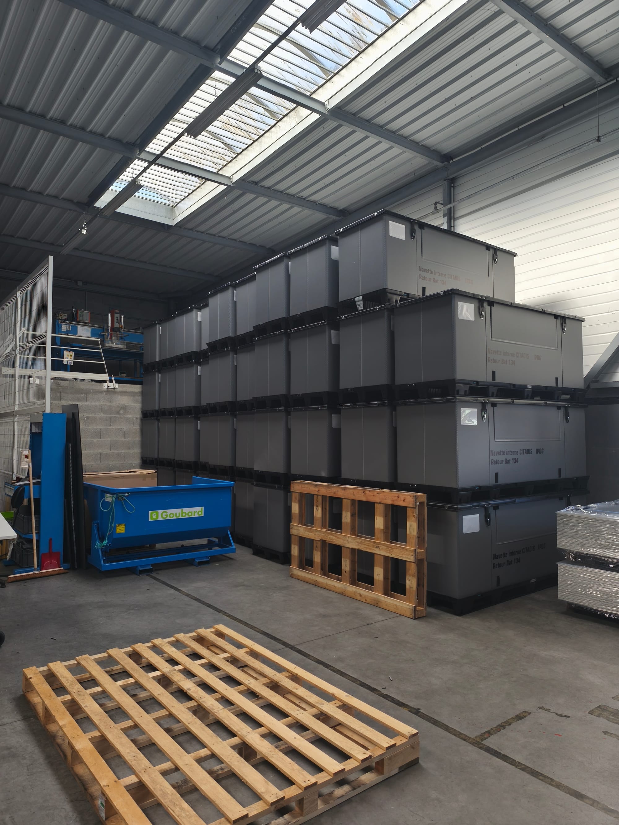 Les caisses palettes grand format Rivatex : la solution durable pour les grandes pièces industrielles