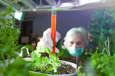 Synthetic Biology DIY: Biohacking and DIY Biology Experiments for Enthusiasts