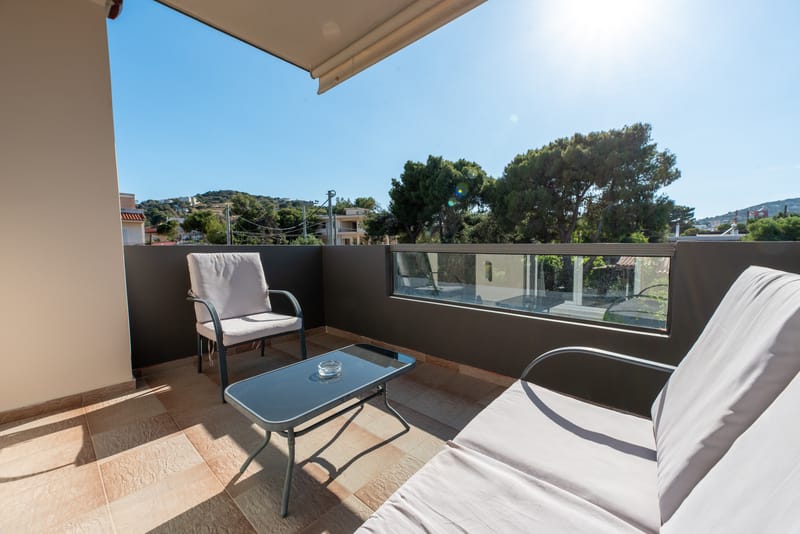 Your Fully Equipped Apartment with Stunning Hill Views