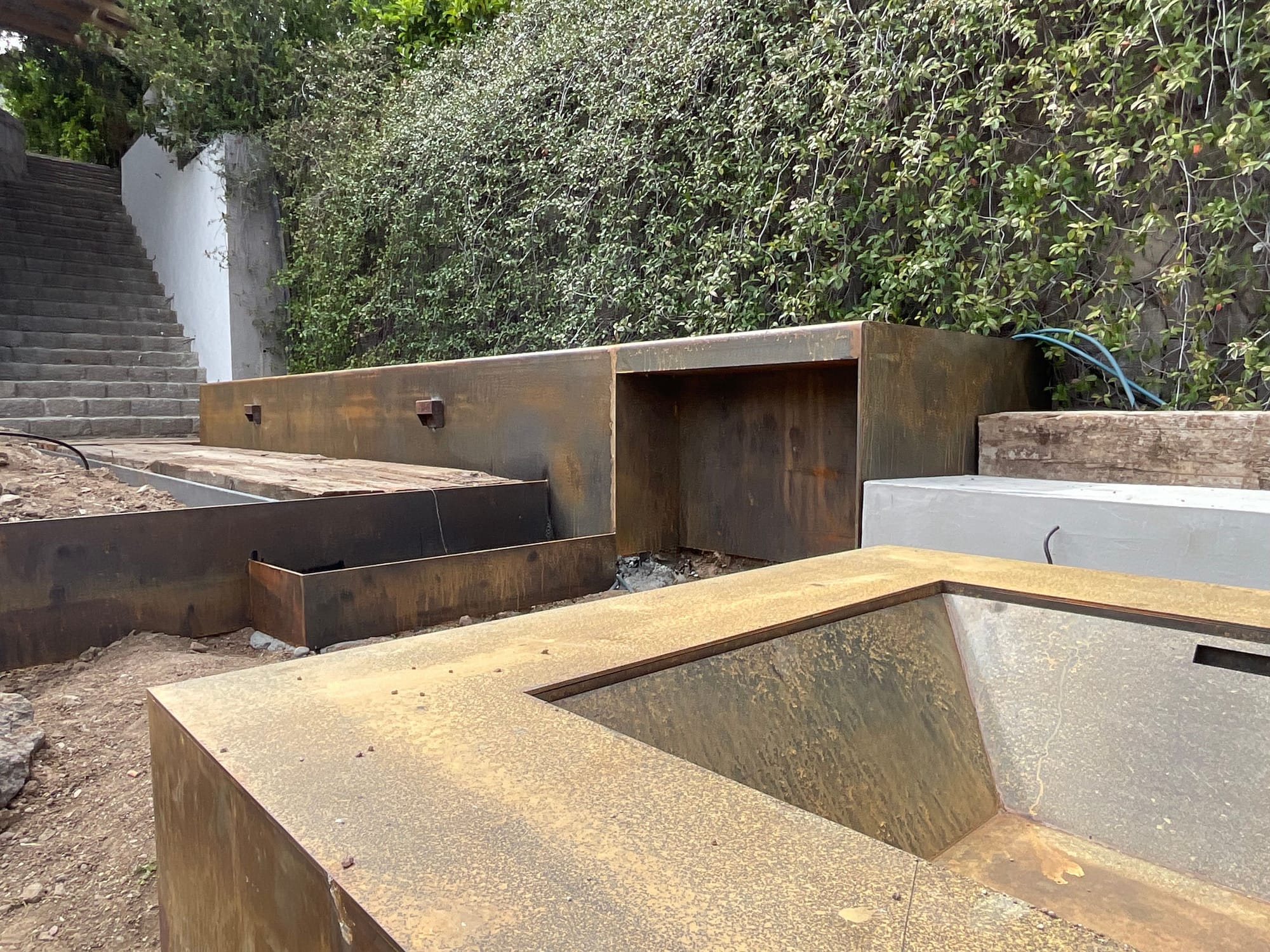 Bahçe Kademe, Basamak, Çiçeklik ve Ateş Çukuru