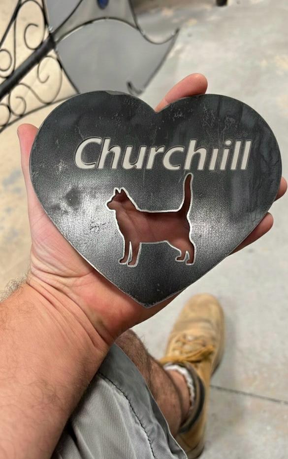 שלט מקסים לזכרו של צ'רצ'יל החתול