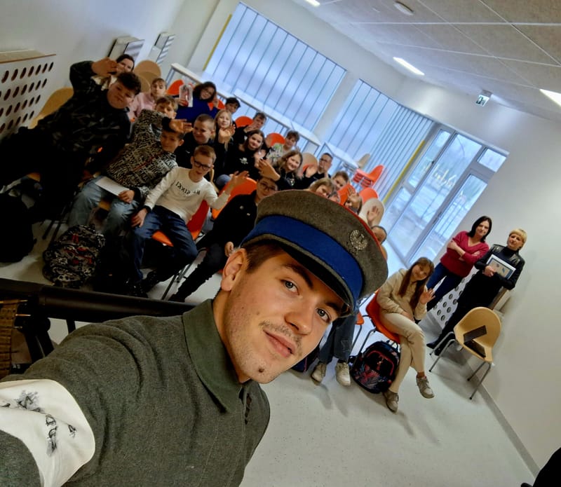 Powstańcza historia w Szkole Podstawowej w Robakowie