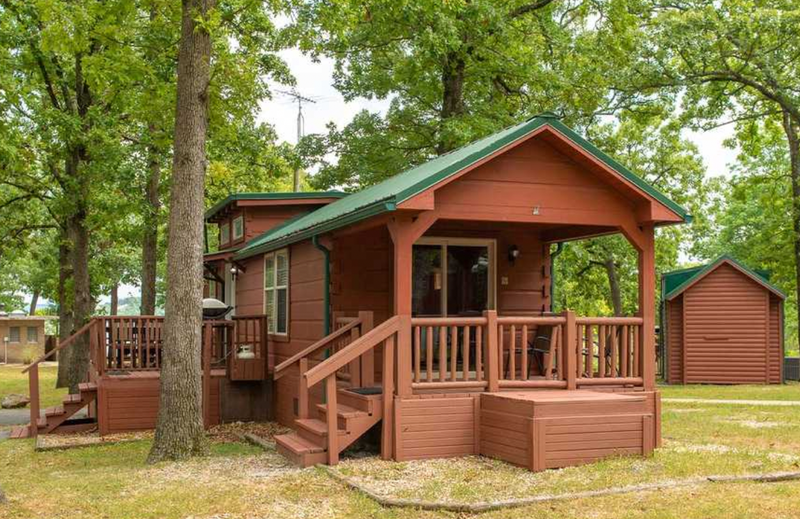 QUEEN CABIN (SLEEPS 6)