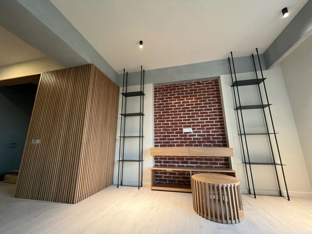 Placari cu lemn caramida si celuloza modelata manual 