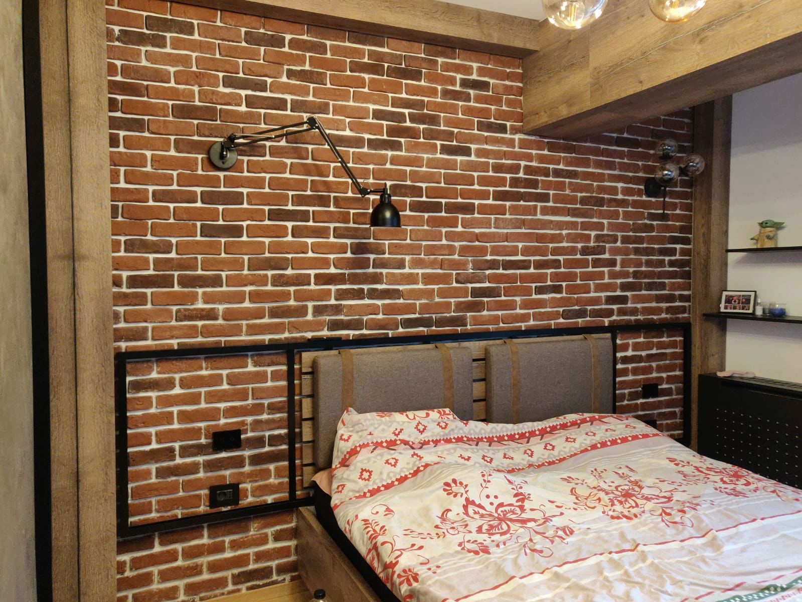 Placari cu lemn caramida si celuloza modelata manual 