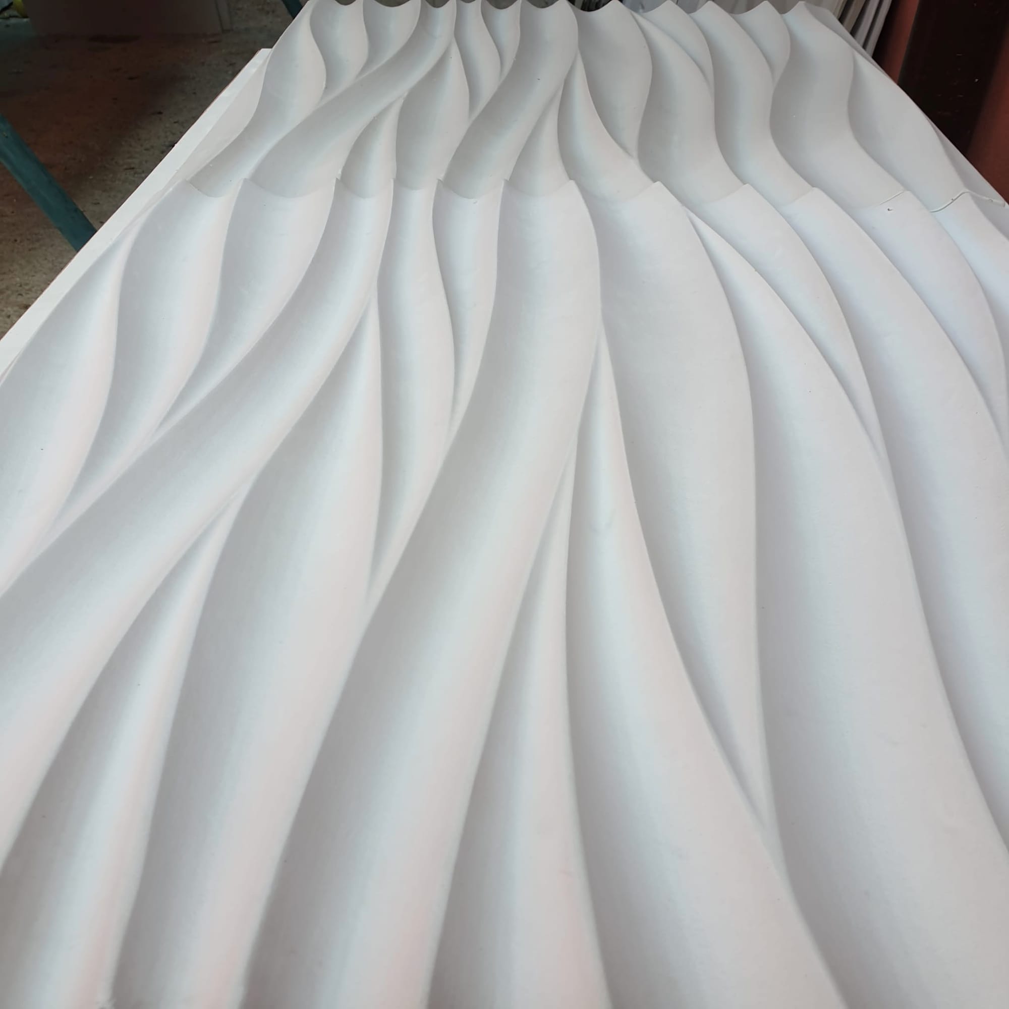 Placari cu lemn caramida si celuloza modelata manual 