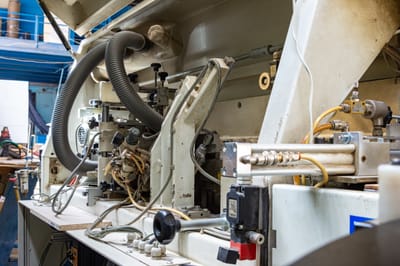 Jak odpowiednio dbać o maszyny stolarskie