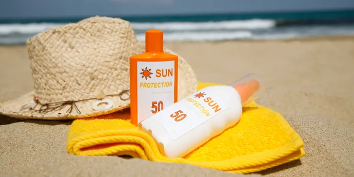 Sole e protezione: il 75% delle creme solari non protegge a sufficienza. Scopri cosa scegliere