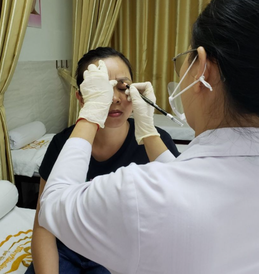 Phun may cham da: Vi sao xay ra va cach khac phuc kip thoi