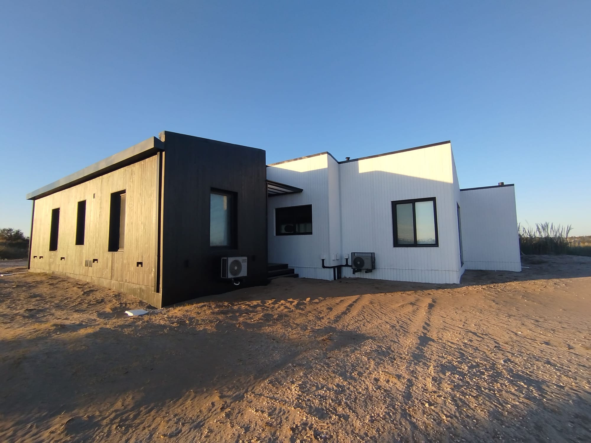 Casa 236 - El Salvaje ( Exterior y Interiores )