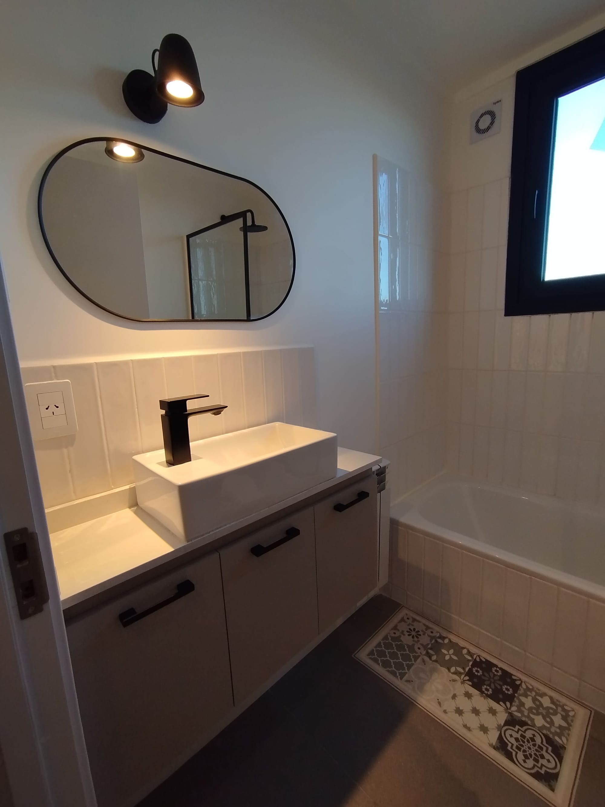 Casa 236 - El Salvaje ( Exterior y Interiores )