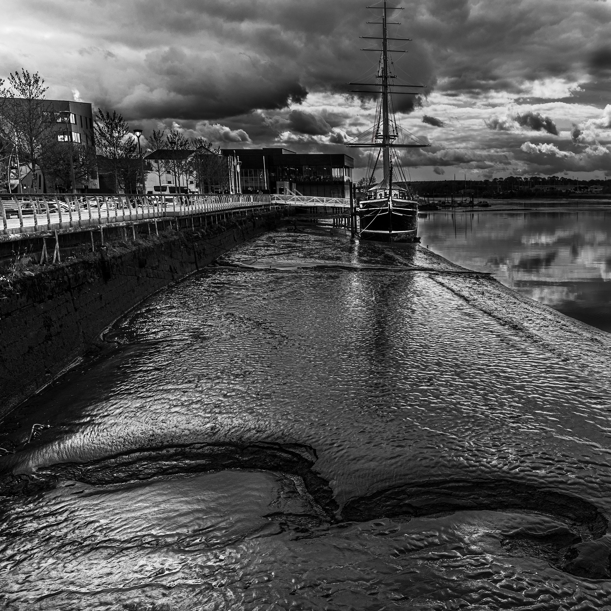 The Dunbrody  waiting for the Tide