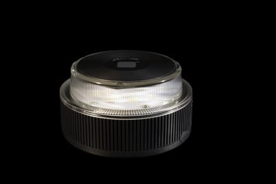 La DGT advierte sobre la luz de emergencia V-16: obligatoriedad y multas.