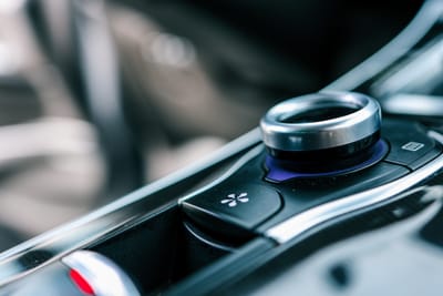 ¿Tu vehículo tiene un cambio automático? Si no lo haces oportunamente, enfrentas a un serio problema.
