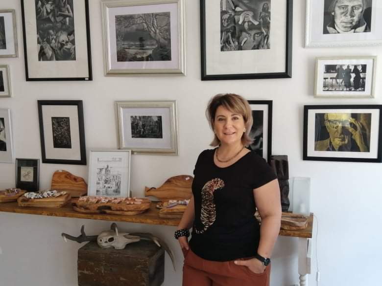 Kiállítások, kiállítási anyag kihelyezése, festmény bérlés